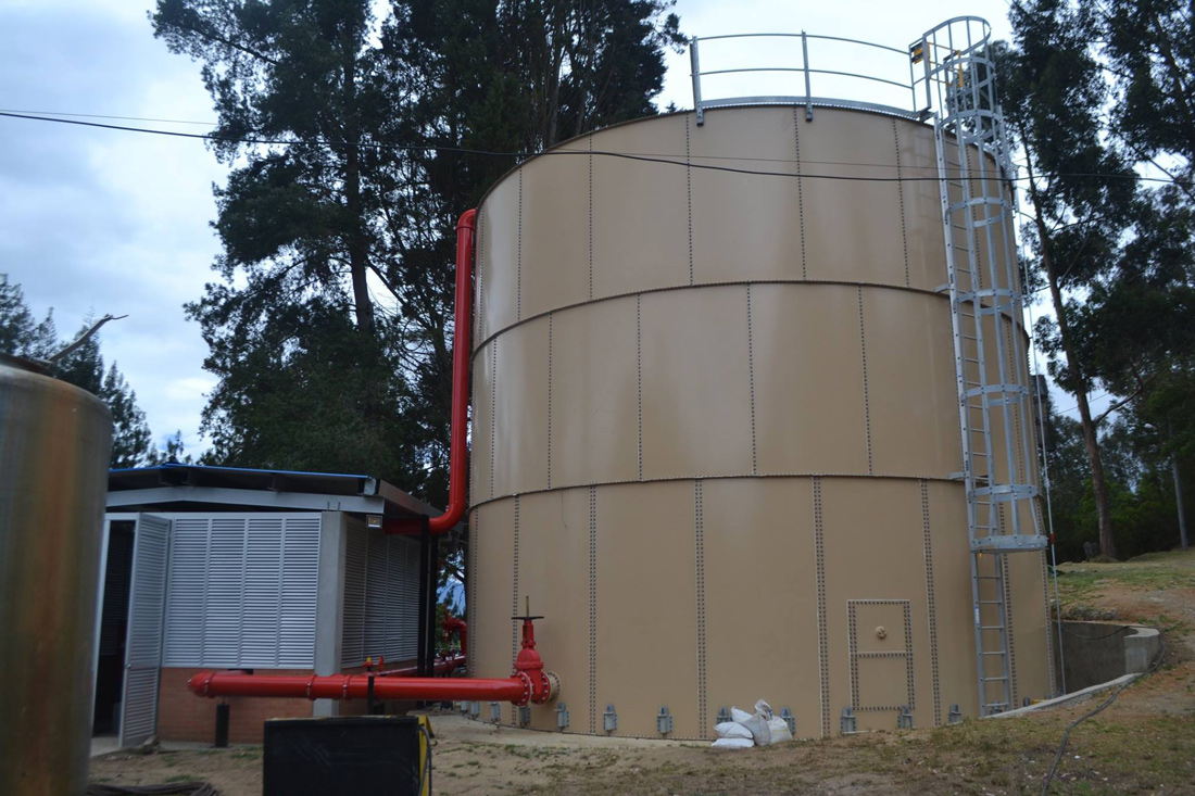 Ensamble de tanques pernados